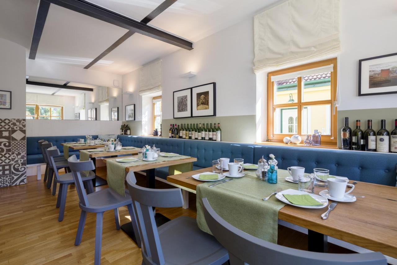 Weingut & Gaestezimmer Edelmann Goettlesbrunn ภายนอก รูปภาพ