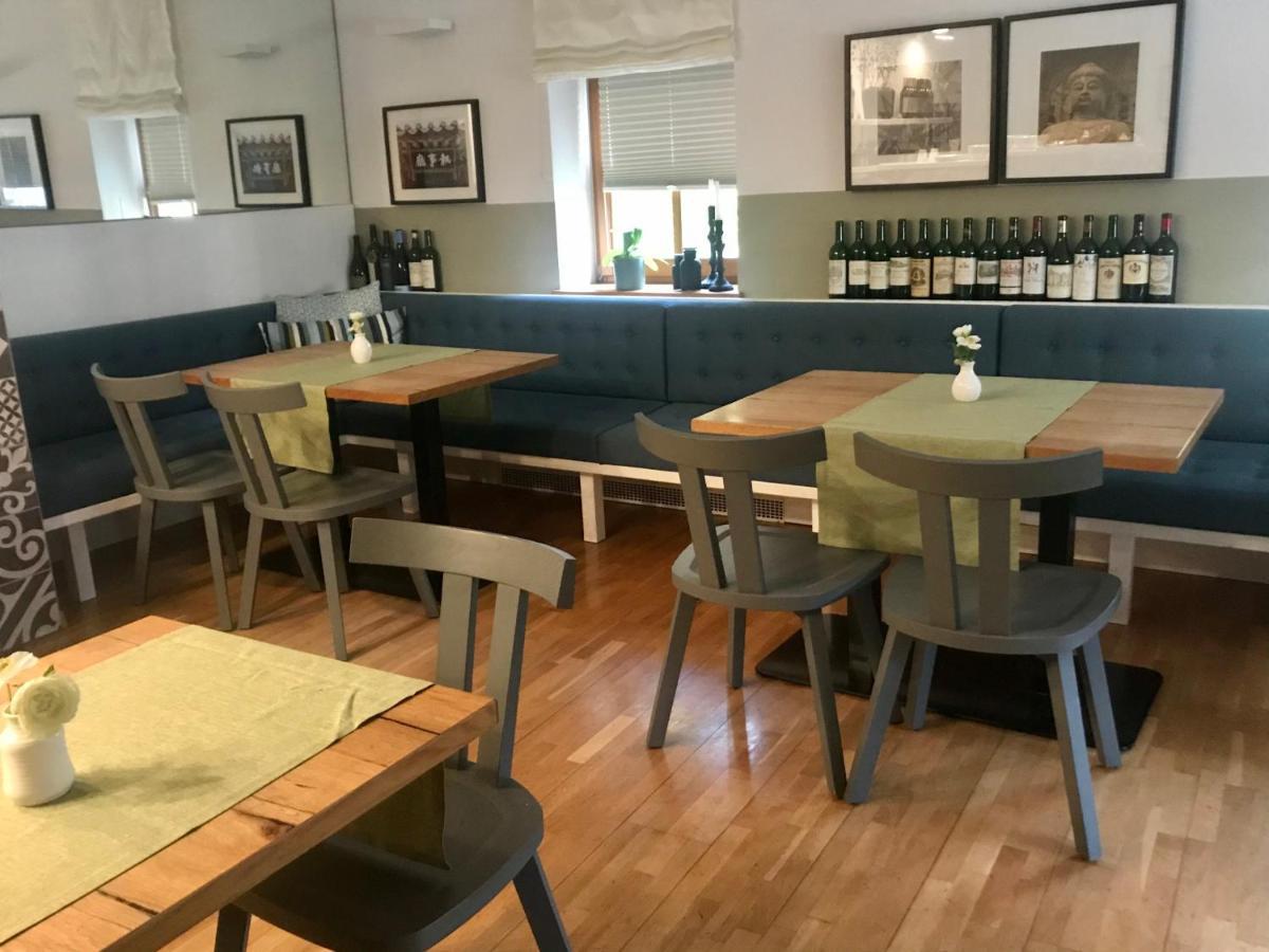 Weingut & Gaestezimmer Edelmann Goettlesbrunn ภายนอก รูปภาพ